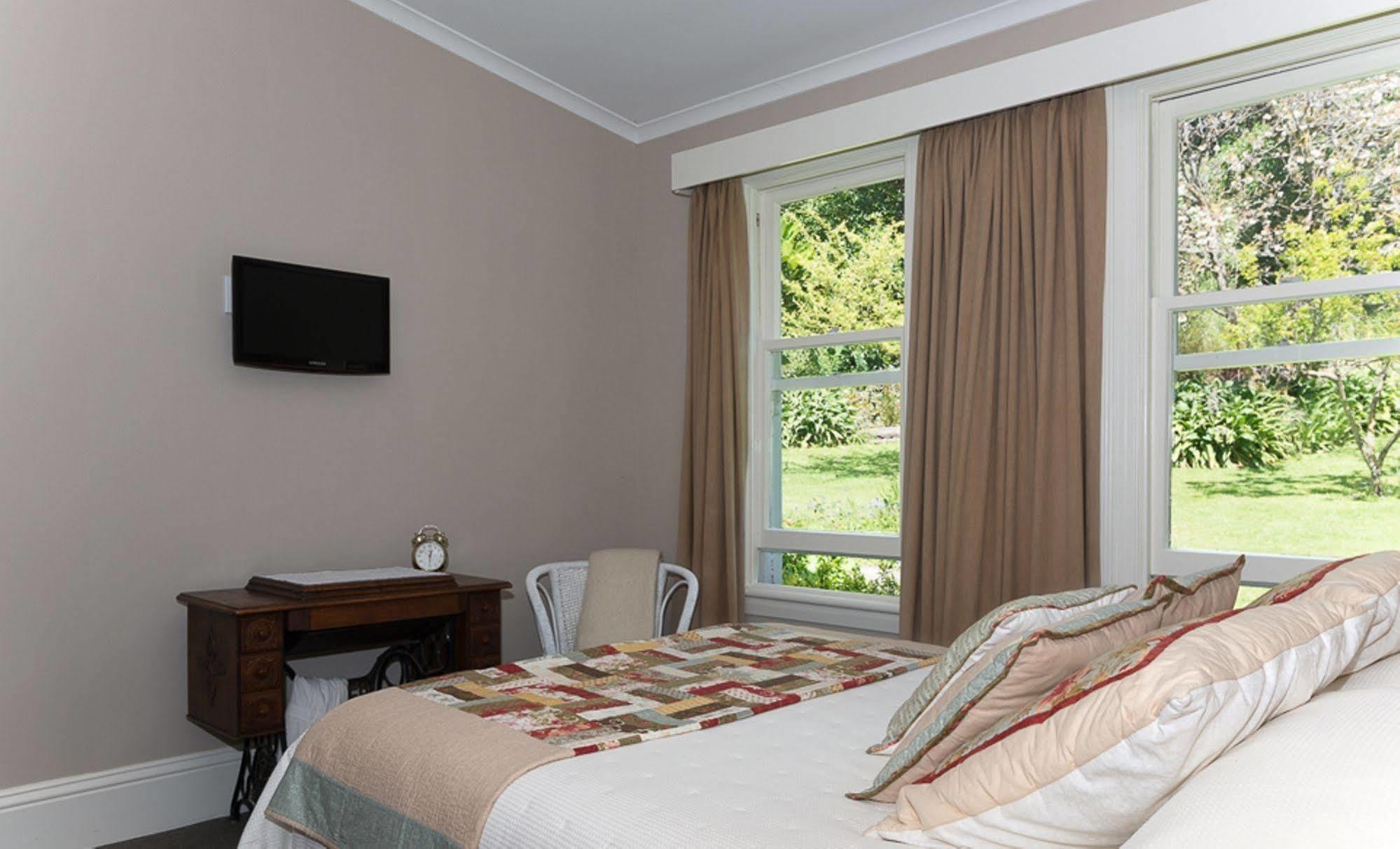 The Point B&B Kaikoura Bagian luar foto